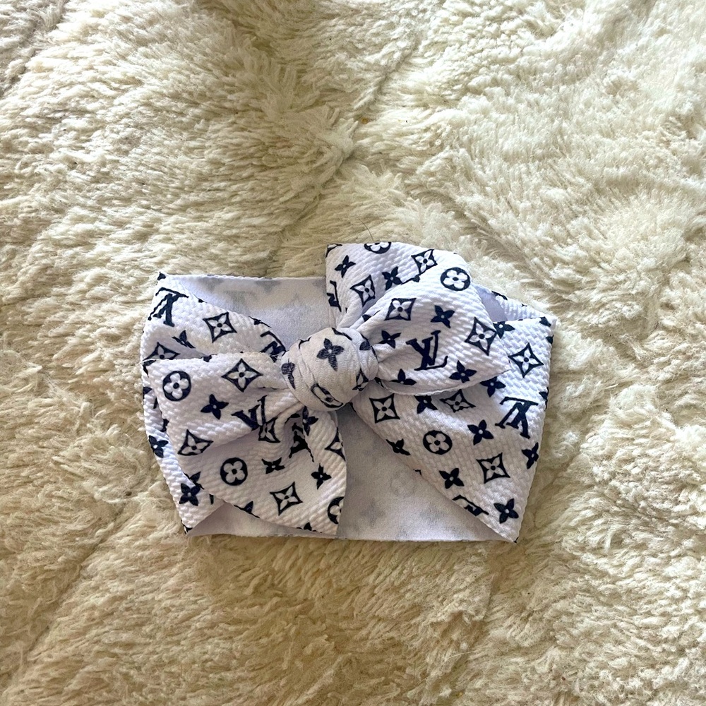 Bow size 6-18 months